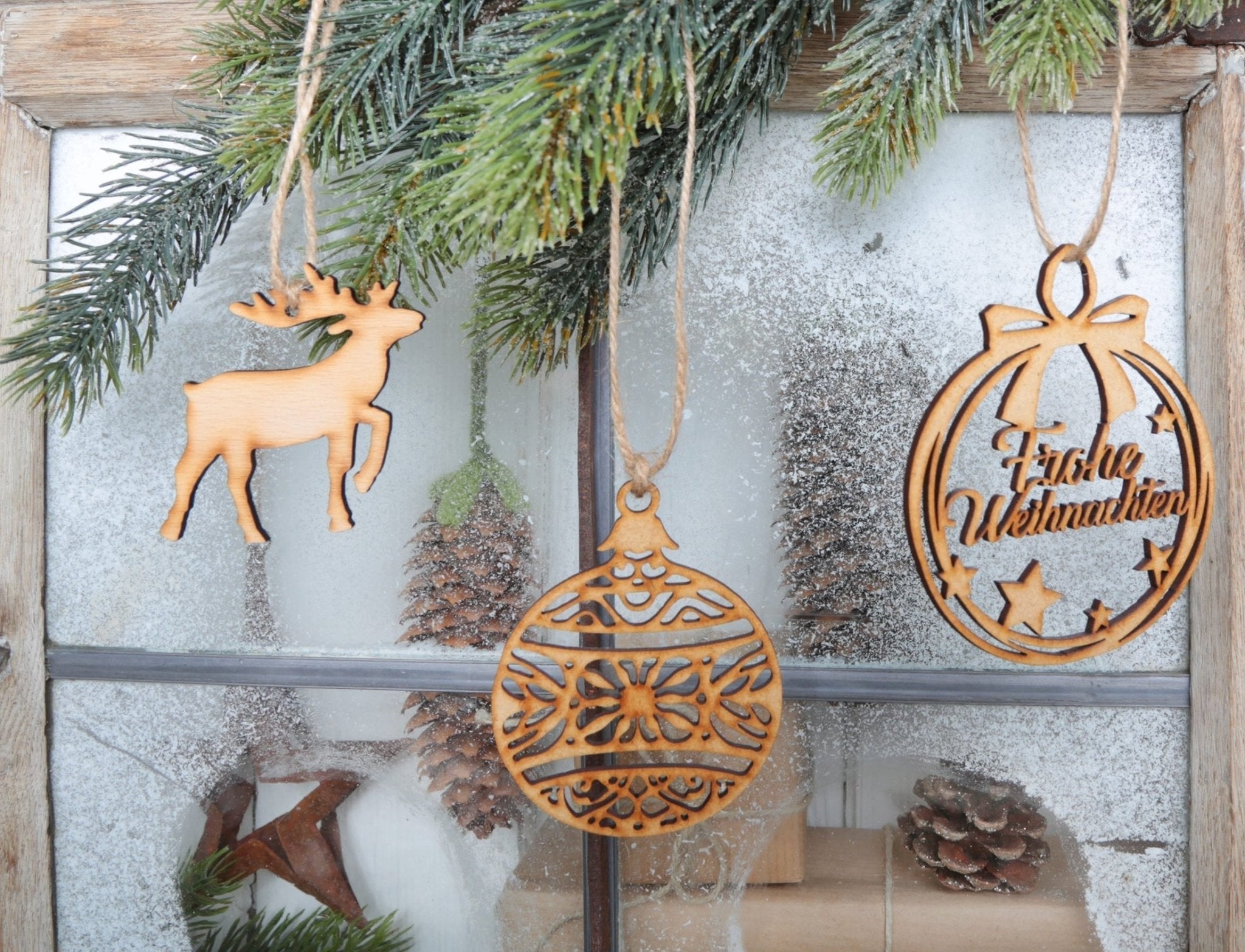 Weihnachtsbaumanhänger Trends 2025 – Die angesagtesten Designs & Farben – Logbuch-Verlag
