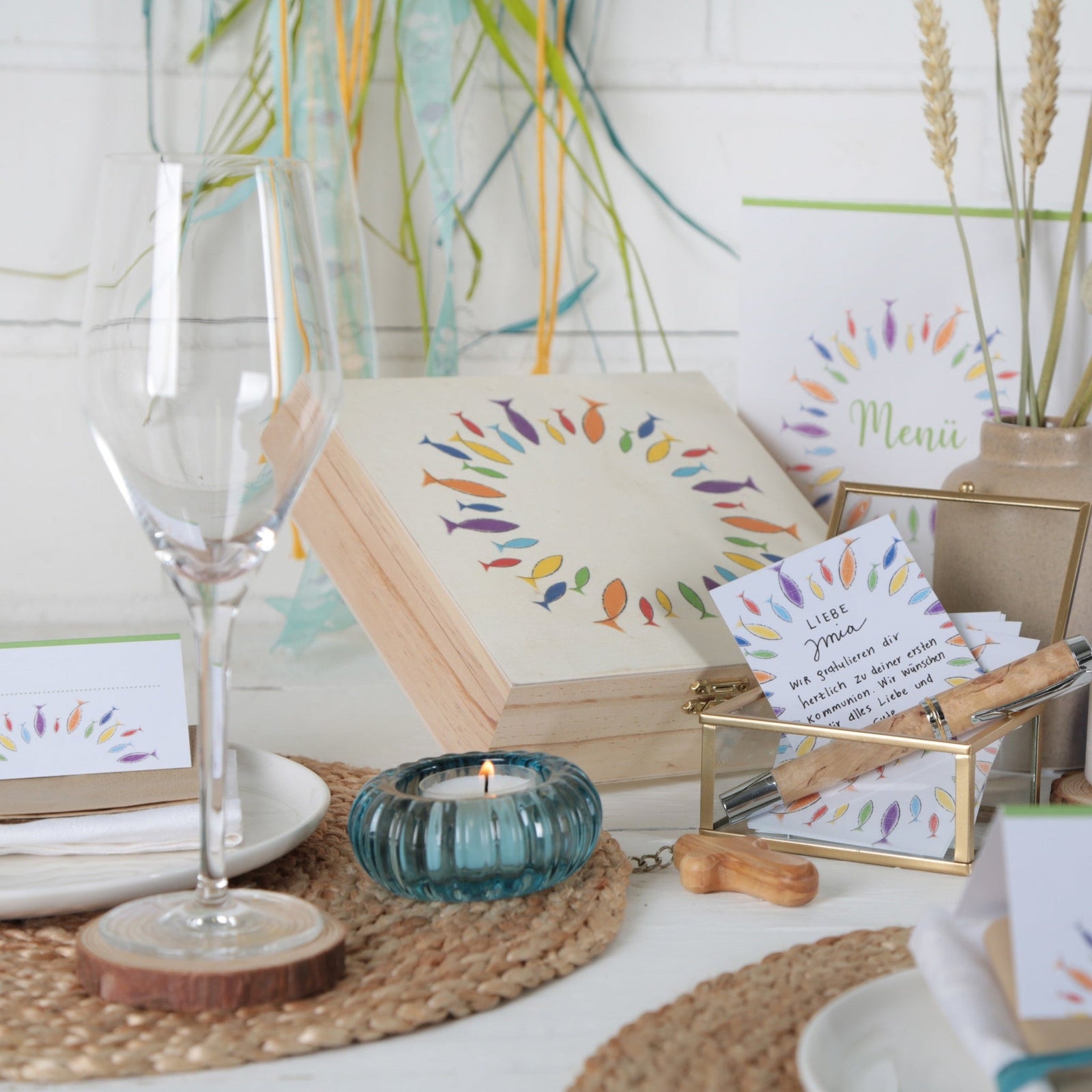 Christliche Feste Deko mit bunten Fischmotiven