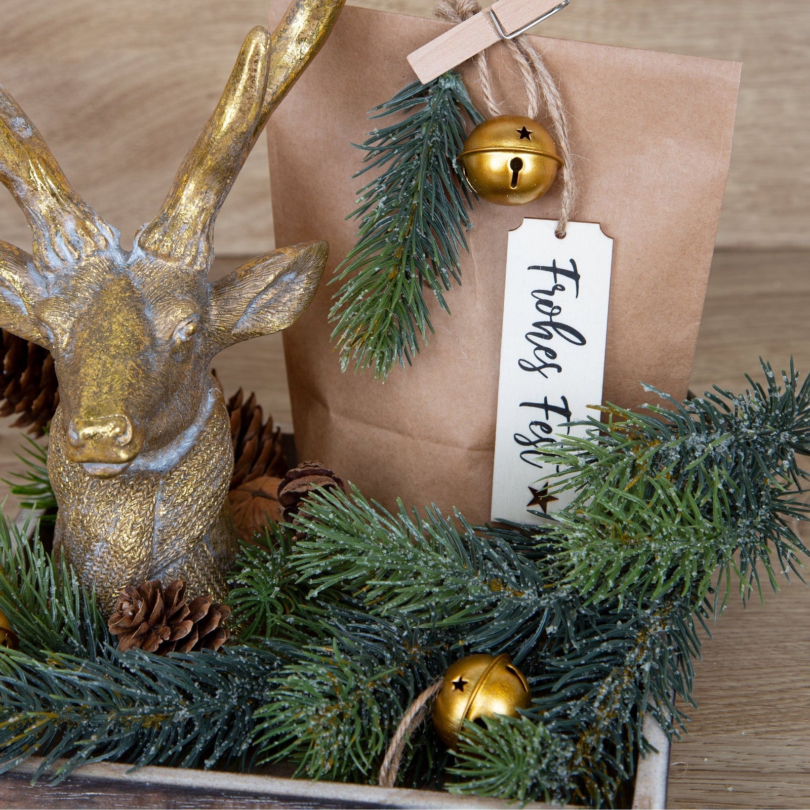 Weihnachtsfiguren Bäume, Sterne, Rentiere und mehr