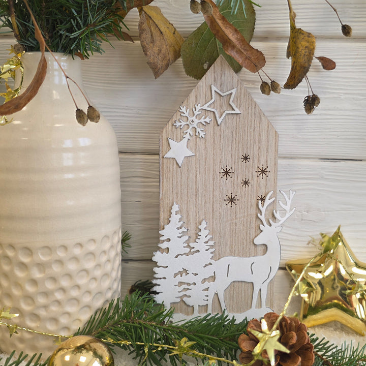 Logbuch-Verlag Holz-Metall-Haus, Winterwald 22 cm, Dekohaus aus Holz mit REH & Bäumen in Antik-Weiß, Winterliche Weihnachtsdeko zum Hinstellen - Foto 4