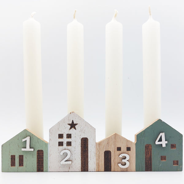 Logbuch-Verlag Adventskerzenhalter Holz 19 cm Natur-grün-weiß, Kerzenhalter für 4 Stabkerzen im Häuschen-Stil, Weihnachtsdeko modern & skandinavisch - Foto 1