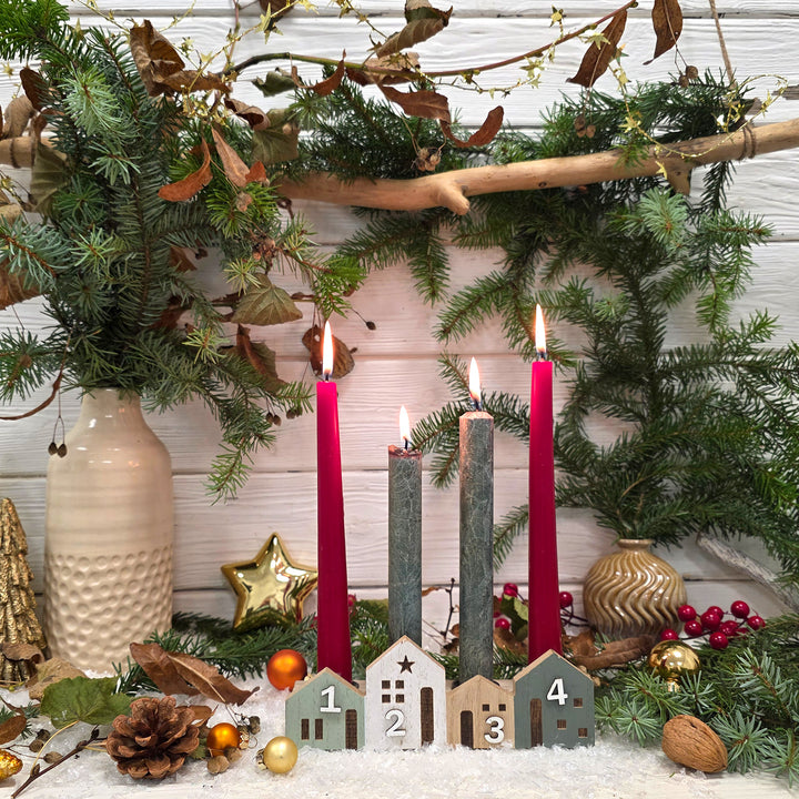 Logbuch-Verlag Adventskerzenhalter Holz 19 cm Natur-grün-weiß, Kerzenhalter für 4 Stabkerzen im Häuschen-Stil, Weihnachtsdeko modern & skandinavisch - Foto 3