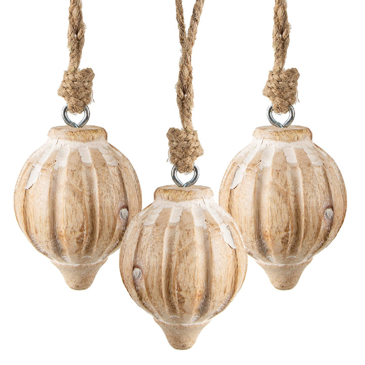 3er-Set Holz Weihnachtskugeln, champagnerfarben, 7 cm, natürliche Deko – Logbuch-Verlag
