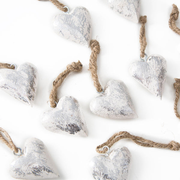 10 Stück kleine weiße silber-farbene Holz-Herzen 4 + 5 cm Schnur mit Schnur Herz-Anhänger zum Aufhängen - Weihnachtsdeko, Christbaumschmuck Baumschmuck Geschenkanhänger Zierschmuck - Foto 1