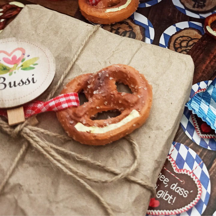6 Brezeln mit Schnur Bayerische Deko Oktoberfest 5,5 cm - Foto 2