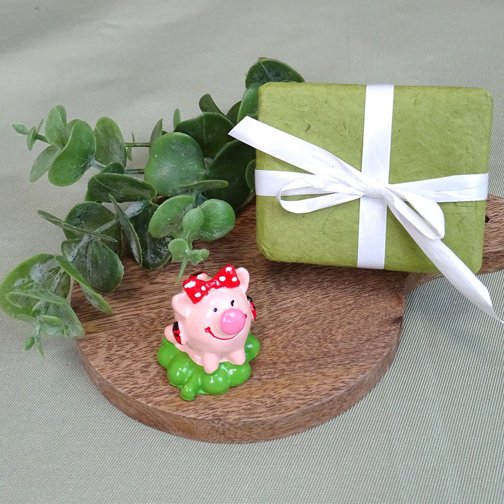 24 kleine Glücksschweinchen auf Kleeblatt mit roter Schleife - Foto 2