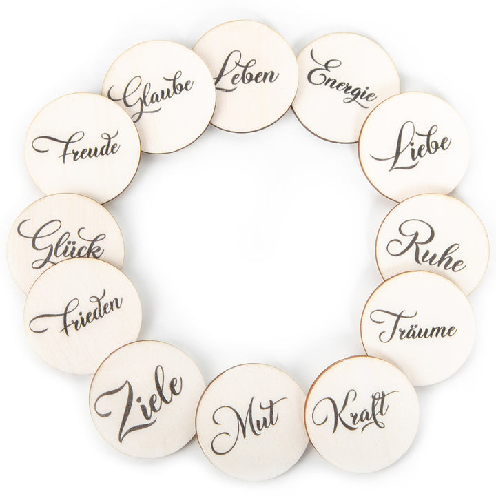 12 Glückstaler aus Holz inkl. braunes Säckchen - Worte Liebe Glück Freude Glückssteine 4 cm - Foto 3