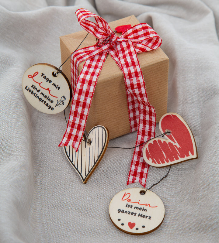 16 Weihnachtsanhänger aus Holz - Kugeln & Zapfen mit Sprüchen 8-12 cm