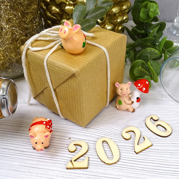 4er Set Glücksschweine mit Kleeblatt & Fliegenpilz – Mini-Figuren 3 cm aus Polyresin, Glücksbringer & Silvesterdeko - Foto 3