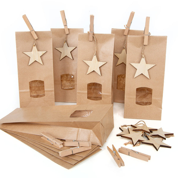 Set: 10 braune Weihnachtstüten mit Sichtfenster + Holzdeko & Klammern – 10,5 x 29 cm