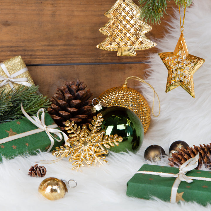 Logbuch-Verlag 12 kleine Schutzengel Anhänger aus Holz mit Sternchen - Engel Weihnachtsanhänger Weihnachtsengel Natur 5 cm