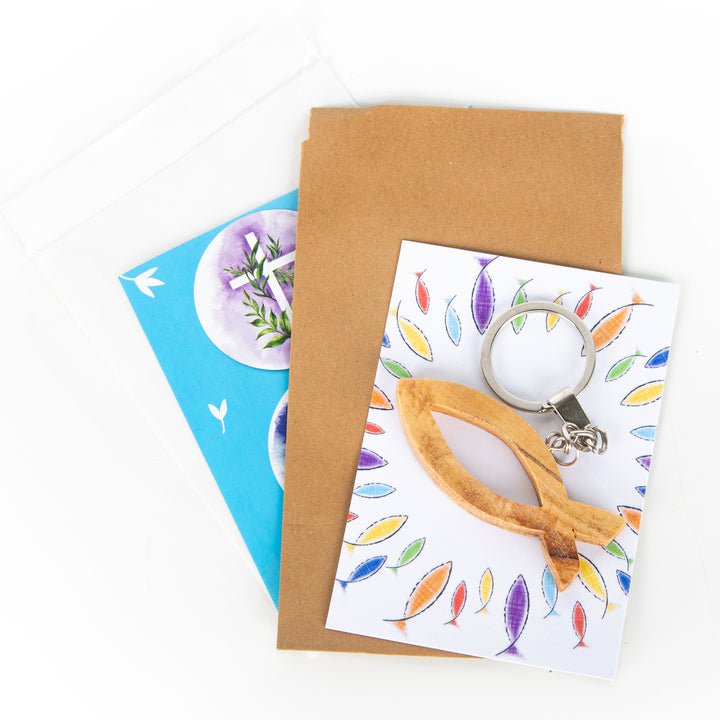 Logbuch-Verlag Geschenkset Herz Schlüsselanhänger aus Olivenholz + Karte - Geschenk zu Kommunion & Konfirmation