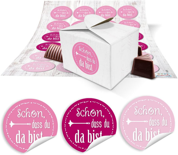 24 kleine weiße Geschenkboxen Geschenkverpackung Geschenkschachteln 8 x 6,5 x 5,5 + hell-grün pistazie Aufkleber SCHÖN DASS DU DA BIST für Gastgeschenke zu Hochzeit, Kommunion, Taufe, ….