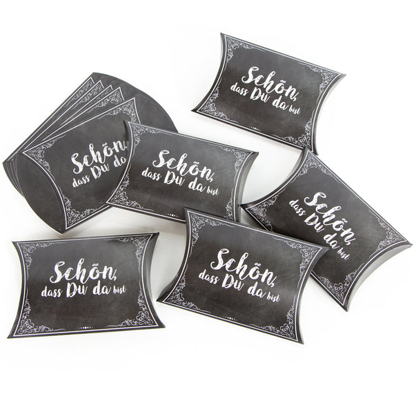 Schön dass du da bist Geschenkverpackung in 15 x 10,3 x 3 cm weiß schwarz Tafelkreide Optik 50 Stück