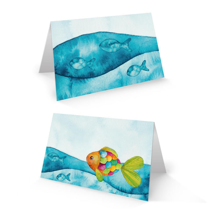 Tischkarte 8,5 x 5,5 cm 250 g maritim blau türkis bunt mit Regenbogenfisch - Taufe Kommunion 50 Stück