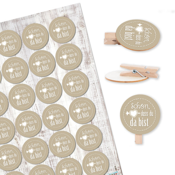 Logbuch-Verlag SCHÖN DASS DU DA BIST 96 Klammern Holzscheibe + 96 runde Selbstklebende Sticker zum Basteln als Dekoration Verpackung Geschenke give-aways beige Creme weiß