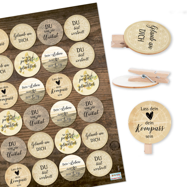 Logbuch-Verlag Set 48 Weihnachtsaufkleber Schneeflocke beige + 48 Holzwäscheklammern mit Scheibe Verpackung Basteln Deko Weihnachten Papiertüten verschließen