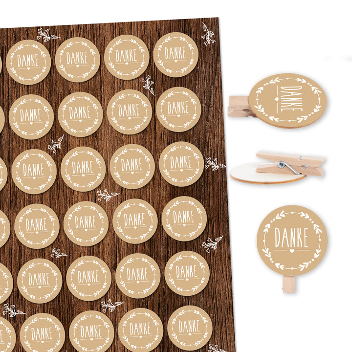 Logbuch-Verlag 70 Holzklammern + Herz Aufkleber rot weiß Gastgeschenk Give-Away Hochzeit Herzdeko