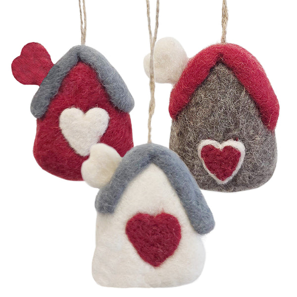 Filzanhänger Häuser 3er-Set Herz rot weiß grau 5x3x6 cm, Deko zum Aufhängen für Weihnachten & Winter